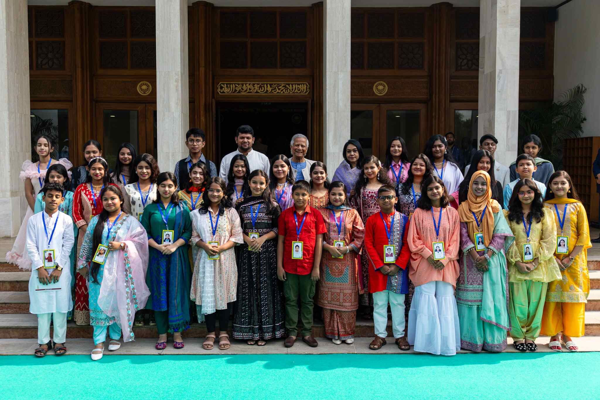 বাংলাদেশ টেলিভিশনের “নতুন কুঁড়ি” প্রতিযোগিতায় বিজয়ীদের হাতে পুরস্কার তুলে দিচ্ছেন প্রধান উপদেষ্টা প্রফেসর মুহাম্মদ ইউনূস